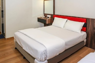 OYO 90027 ハッピー ホテル