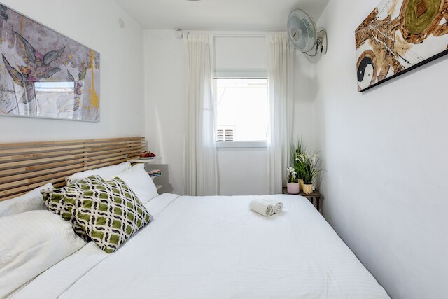 モダン ロフト リトリート ウィズ ルーフトップ バイ シー エヌ レント