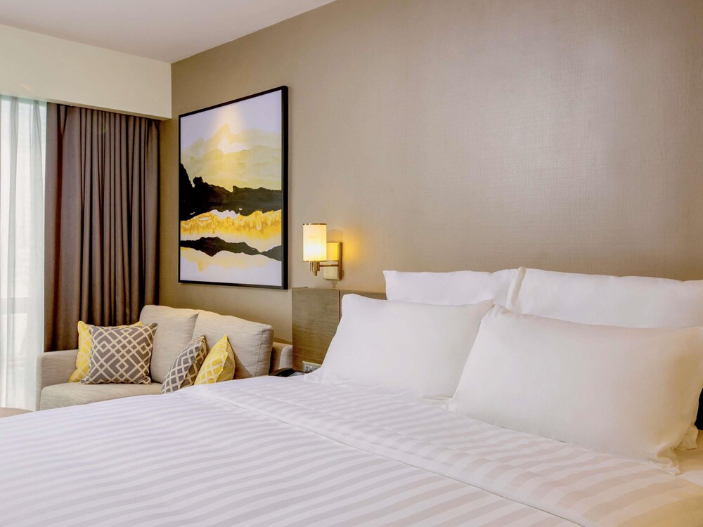 ノボテル スイーツ マニラ アット アクア