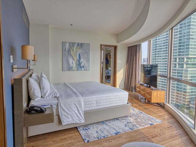 ノボテル スイーツ マニラ アット アクア