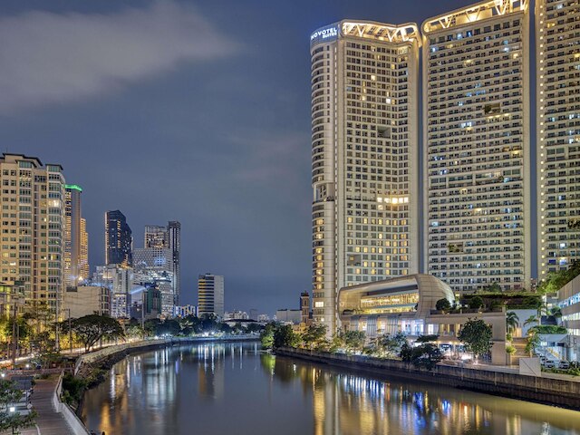 ノボテル スイーツ マニラ アット アクア