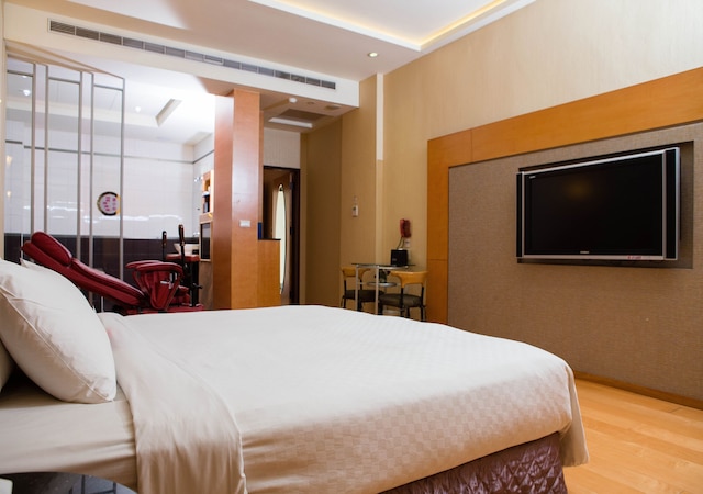 Royal Group Motel Chien Kuo Branch