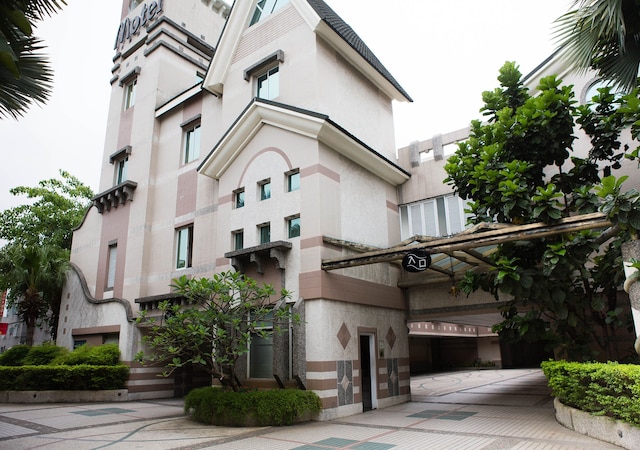 Royal Group Motel Chien Kuo Branch