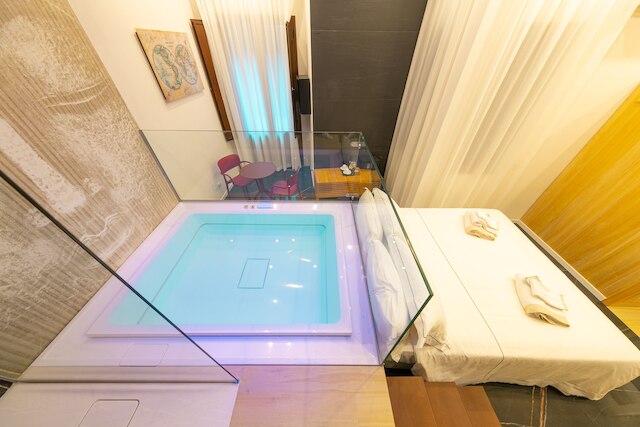 アブサイド スイート & スパ