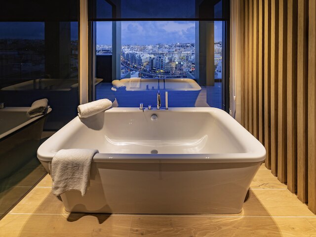 メルキュール セント ジュリアンズ マルタ