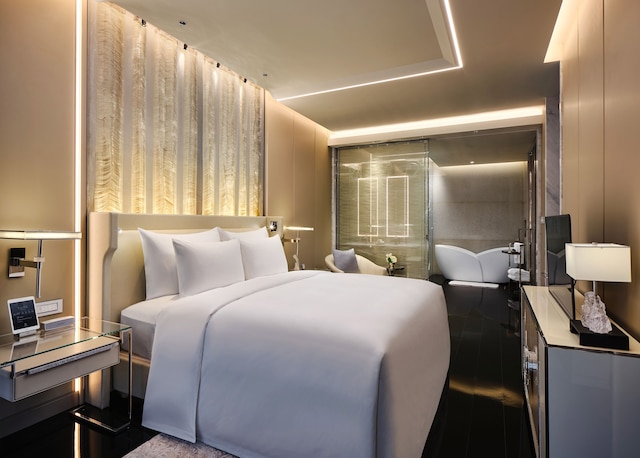 J Hotel, Shanghai Tower