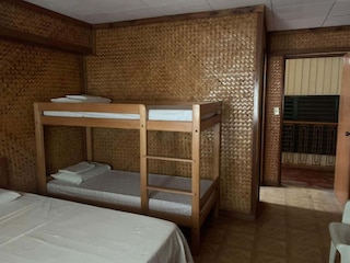 OYO 633 アベラルドズ ペンション ハウス