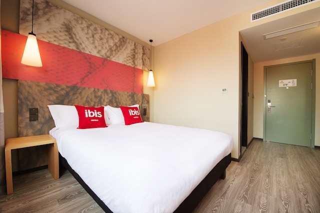 Ibis Harbin West Railway Station Wanda plaza hotel