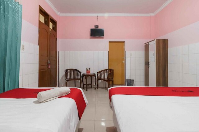 レッドドアーズ プラス アット ジャラン ガトット スブロト メダン