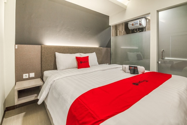 レッドドアーズ プラス ニア アカデミ ケポリシアン スマラン 3