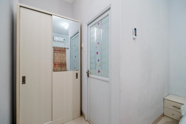 レッドドアーズ シャリア ニア スタシウン LRT ブミ スリウァヤ