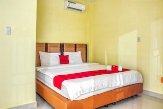 レッドドアーズ アット ジャラン カプテン ムスリム メダン