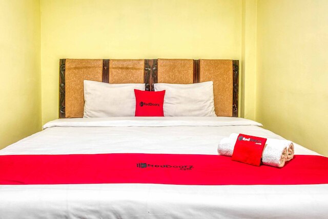 レッドドアーズ アット ジャラン カプテン ムスリム メダン