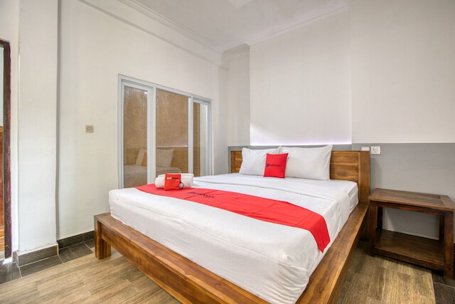 レッドドアーズ ニア エグクッT トール ヌサ ドゥア