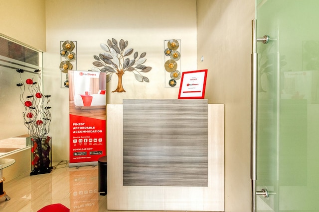 レッドドアーズ シャリア アット ケートメナンガル スラバヤ