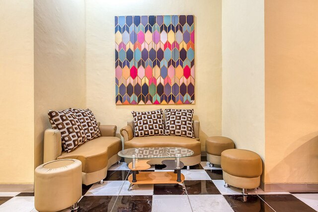 レッドドアーズ シャリア アット ケートメナンガル スラバヤ