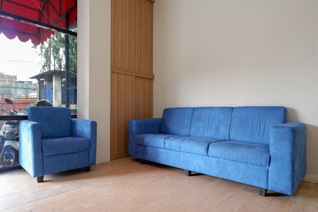 レッドドアーズ アット ジャラン カルティーニ スマラン