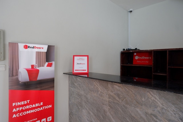 レッドドアーズ アット ジャラン カルティーニ スマラン