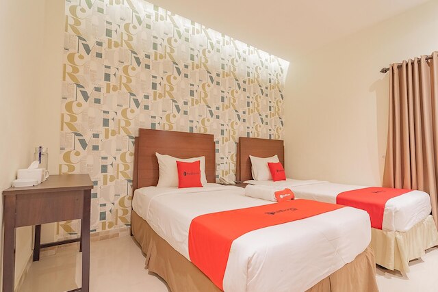 レッドドアーズ プラス アット シラジ サルマン サマリンダ