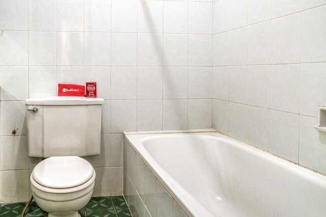 レッドドアーズ ニア プラザ セナヤン