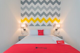 レッドドアーズ プレミアム アット ホテル ヘバット