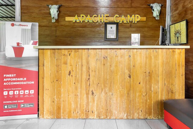 レッドドアーズ アット アパッチ キャンプ