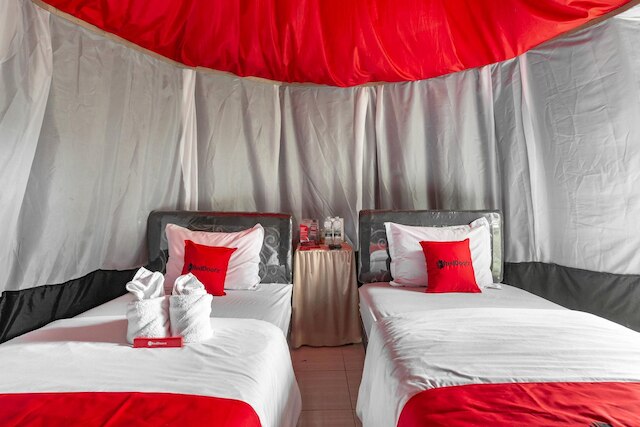 レッドドアーズ アット アパッチ キャンプ