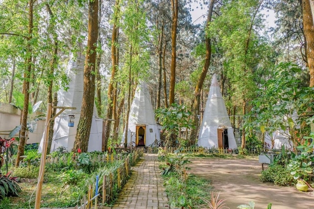 レッドドアーズ アット アパッチ キャンプ