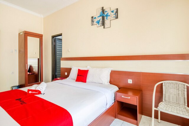 レッドドアーズ シャリア アット ジャラン シンパン ガジャヤナ