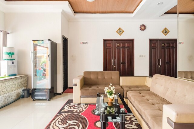 レッドドアーズ シャリア アット ジャラン シンパン ガジャヤナ