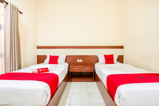 レッドドアーズ シャリア アット ジャラン シンパン ガジャヤナ