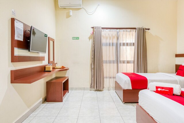 レッドドアーズ シャリア アット ジャラン シンパン ガジャヤナ