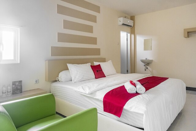 レッドドアーズ プラス ニア ミレニアム ICT センター メダン 2