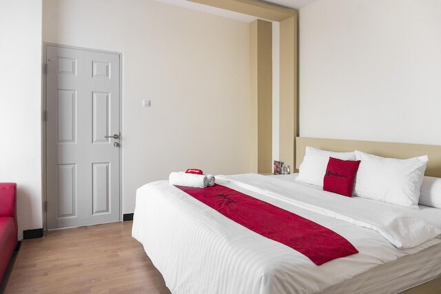 レッドドアーズ プラス ニア ミレニアム ICT センター メダン 2