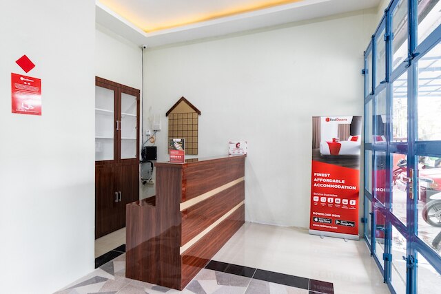 レッドドアーズ ニア メダン アンプラス