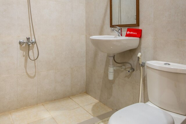 レッドドアーズ プラス ニア バライ コタ バトゥ 2