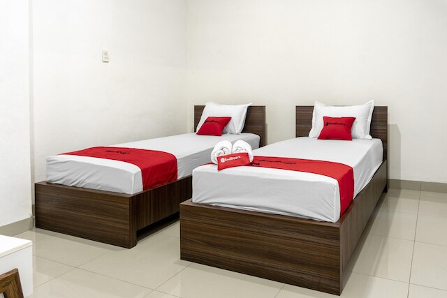 レッドドアーズ シャリア ニア スタディオン テラダン メダン