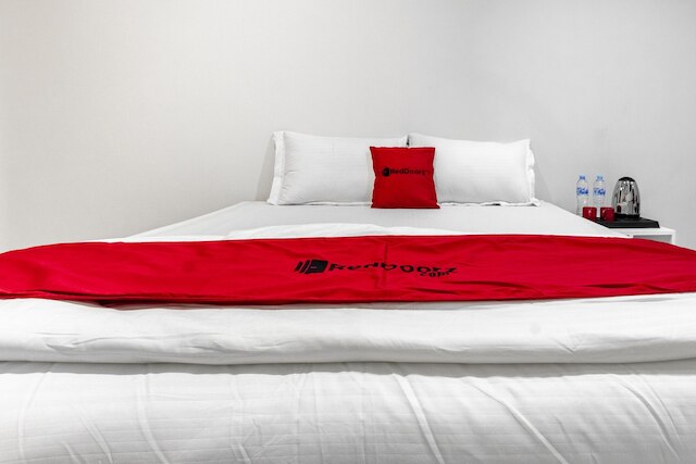 レッドドアーズ プラス アット グヌンサリ スラバヤ