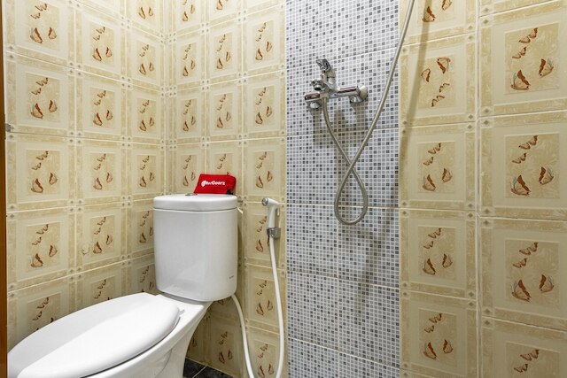 レッドドアーズ プラス アット グヌンサリ スラバヤ