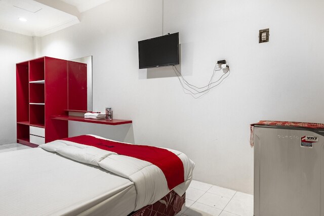 レッドドアーズ プラス アット グヌンサリ スラバヤ