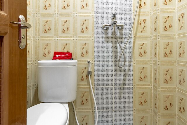 レッドドアーズ プラス アット グヌンサリ スラバヤ