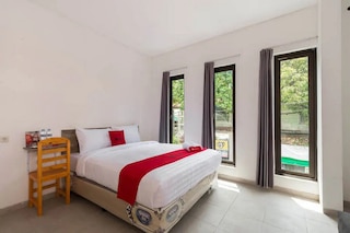 レッドドアーズ ニア カザ モール スラバヤ