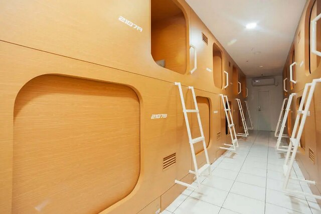 レッドドアーズ ホステル ニア タマン ピュリング