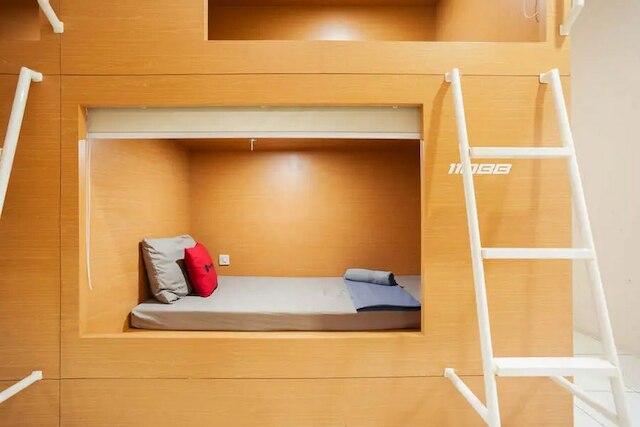 レッドドアーズ ホステル ニア タマン ピュリング