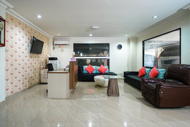 レッドドアーズ ニア パレンバン トレード センター 3