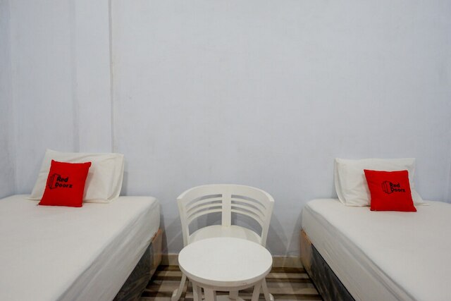 レッドドアーズ アット ジャラン アディヤクサ パナクカン