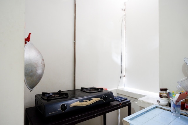 クールコスト フィーメール シャリア ニア UII タマン シスワ