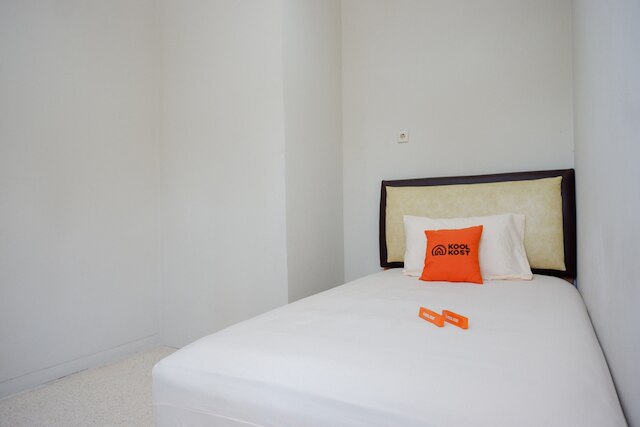 クールコスト フィーメール シャリア ニア UII タマン シスワ