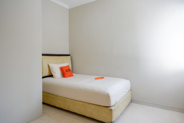 クールコスト フィーメール シャリア ニア UII タマン シスワ