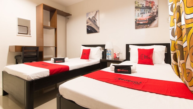 レッドドアーズ プラス アッ ディオラ ヴィラモンテ バコロド